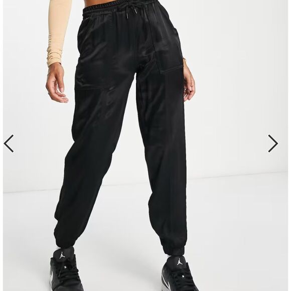 ASOS DESIGN Hourglass satin seam detail Trousers in black, US 6 - Picture 3 of 4